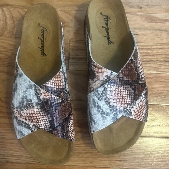 FREE PEOPLE Sidelines Flatform Sandal Slide Sienna Snakeskin size 39(8) NEW - Picture 3 of 13